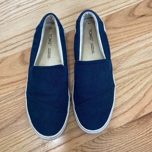 TOMS Navy Canvas Slip-on Sneakers Flats Women’s 8 casual Beach Nautical - Picture 1 of 7